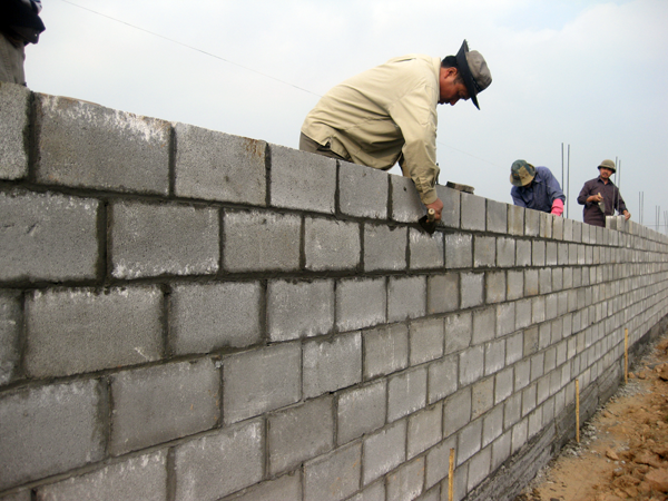Phú Diền - Xây tường bằng gạch block thi công nhanh chóng
