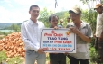 Phú Điền tài trợ toàn bộ gạch xây nhà mới cho cha con Người Rừng Hồ Văn Thanh