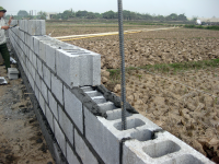 5. Sử dụng cốt thép thay cho những con trạch khi xây bằng gạch block
