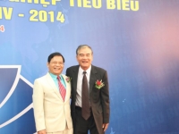 Ông Trần Quang Thạch - Giám Đốc Công ty TNHH Phú Điền cùng Chủ tịch tỉnh Lê Viết Chữ
