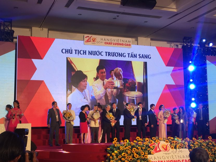 Chủ tịch nước Trương Tấn Sang dự và traong chứng nhận